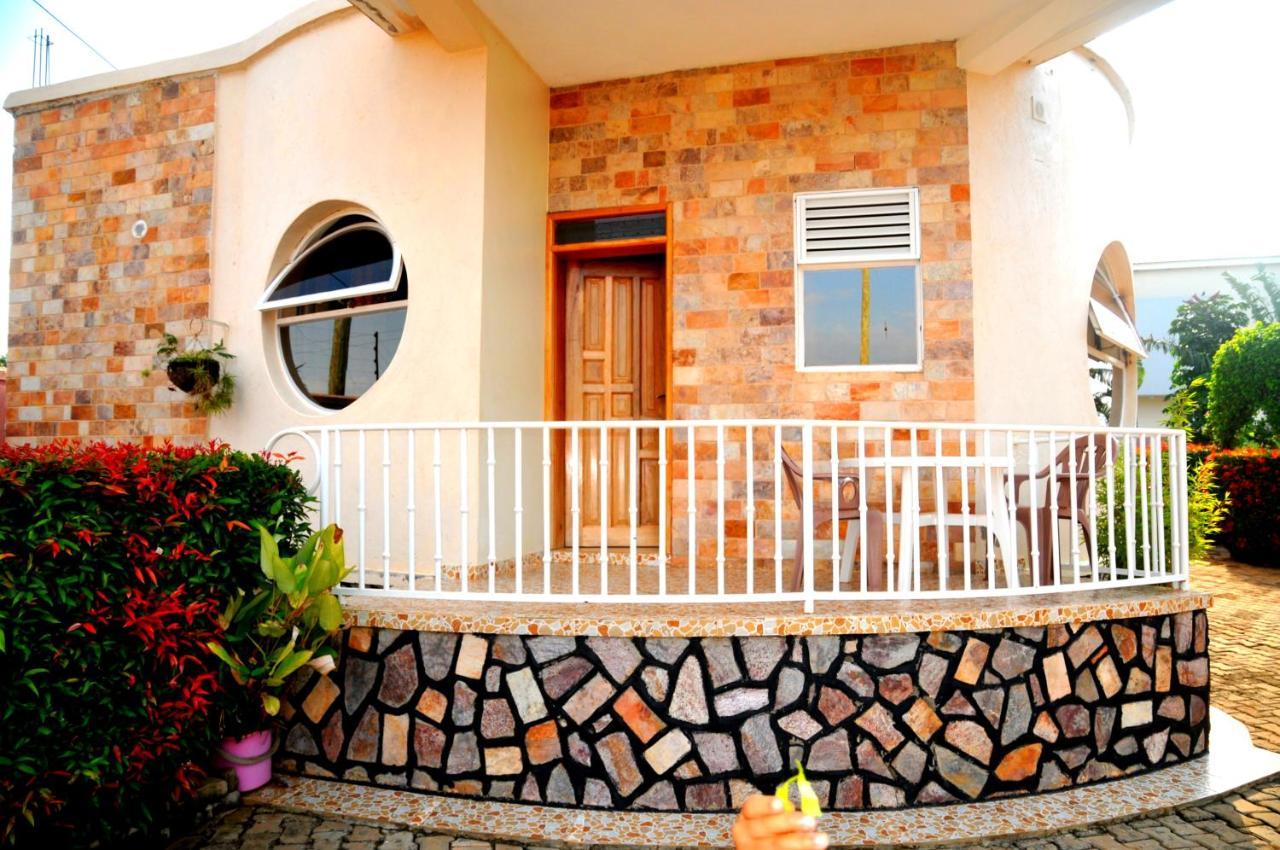 Victoria Lake View Guesthouse & Safaris Εντέμπε Εξωτερικό φωτογραφία