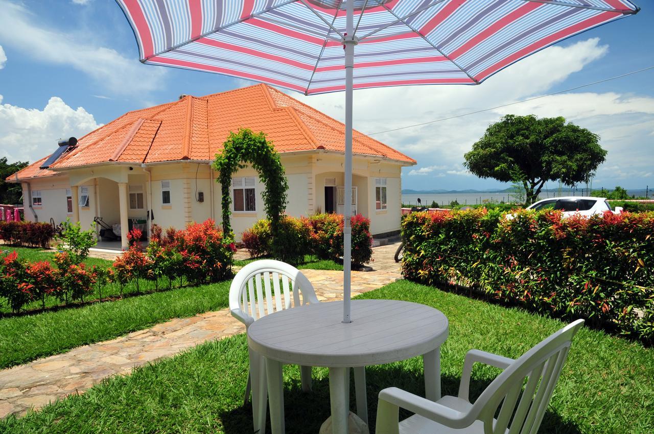 Victoria Lake View Guesthouse & Safaris Εντέμπε Εξωτερικό φωτογραφία